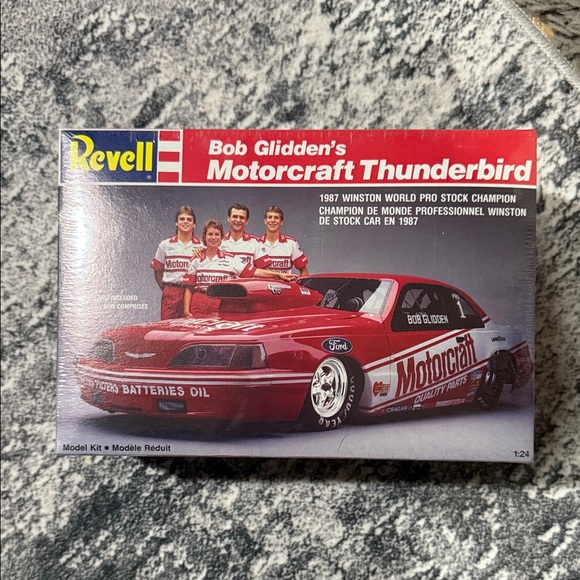 New Sealed Revell Bob Glidden’s Motorcraft Thunderbird Model Kit - Picture 1 of 3